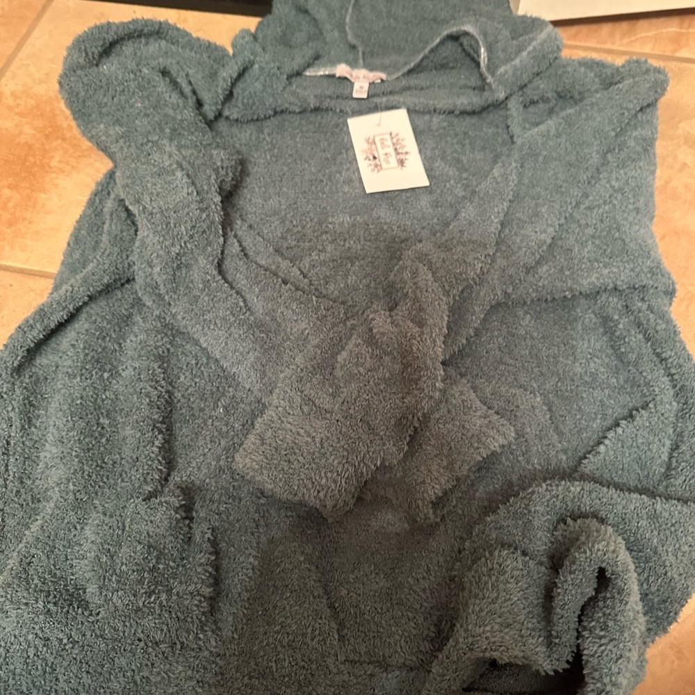 Kali rose fuzzy hoodie with pockets